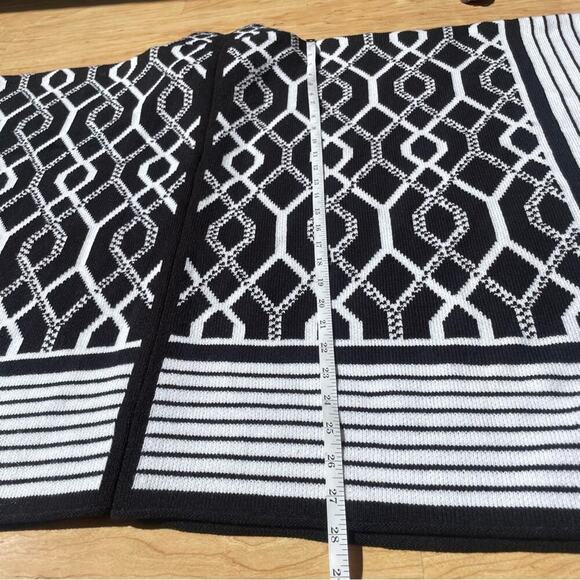 Anne Klein Black and White Geometric Poncho Sweater NWT Size L - Picture 8 of 9